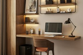 Bureau avec ordinateur dans un environnement de travail moderne